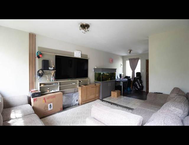 2 BEDROOM TOWNHOUSE FOR SALE IN VAN RIEBEECK PARK